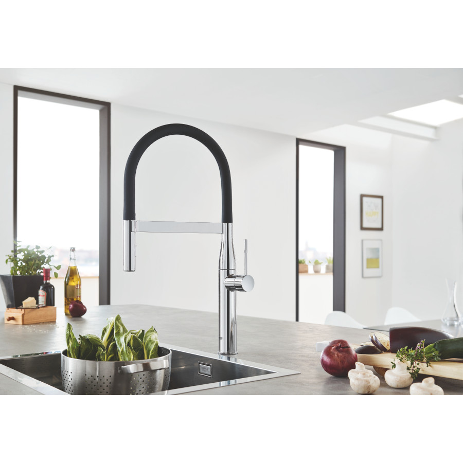 Смеситель для кухни с гибким изливом Grohe Essence New (30294000)