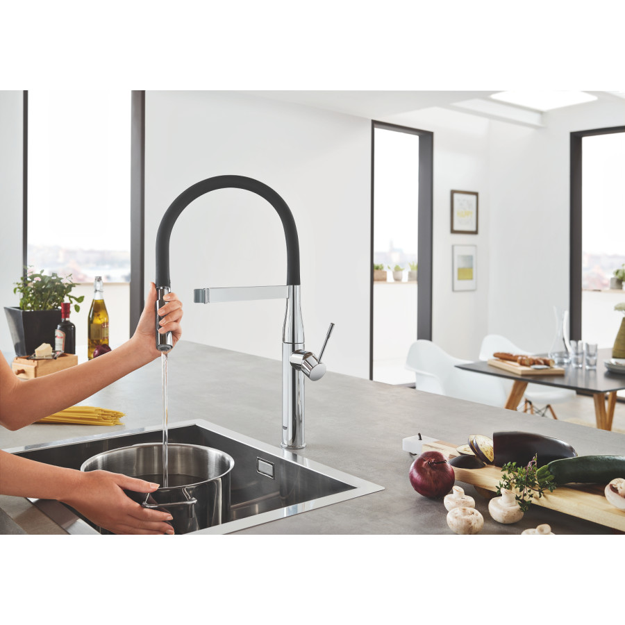 Смеситель для кухни с гибким изливом Grohe Essence New (30294000)