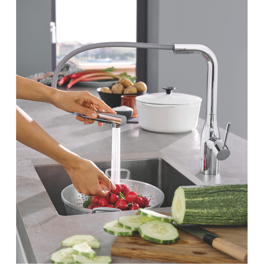 Смеситель для кухни с выдвижным изливом Grohe Essence New (30270000)