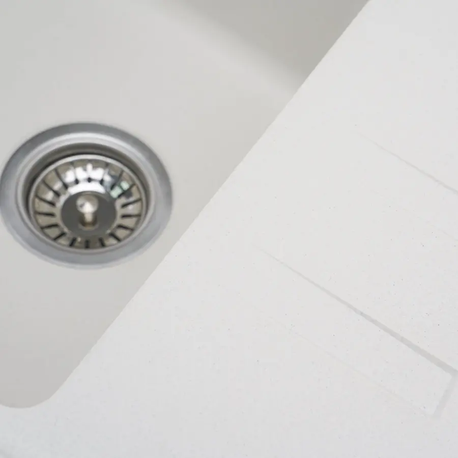 Гранітна мийка для кухні Platinum 6243 LIANA матова Біла