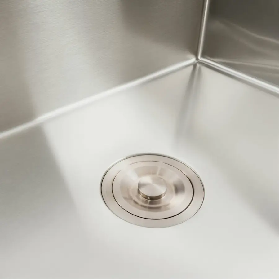 Кухонная мойка VALESO Handmade 70*50 нержавейка (сифон круглый, 3,0/0,8)