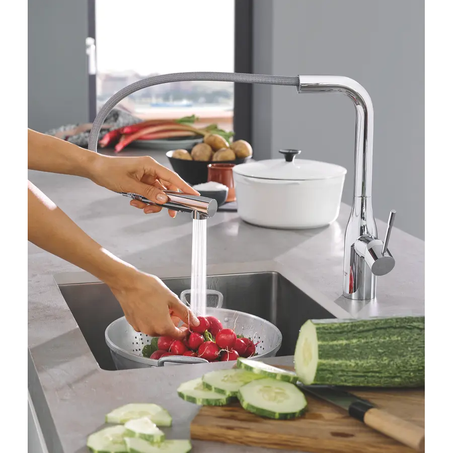 Змішувач для кухні з висувним виливом Grohe Essence New (30270000)