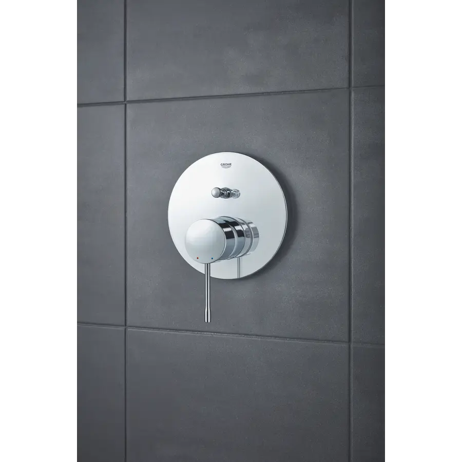 Змішувач прихованого монтажу на 2 споживача Grohe Essence New (24058001)