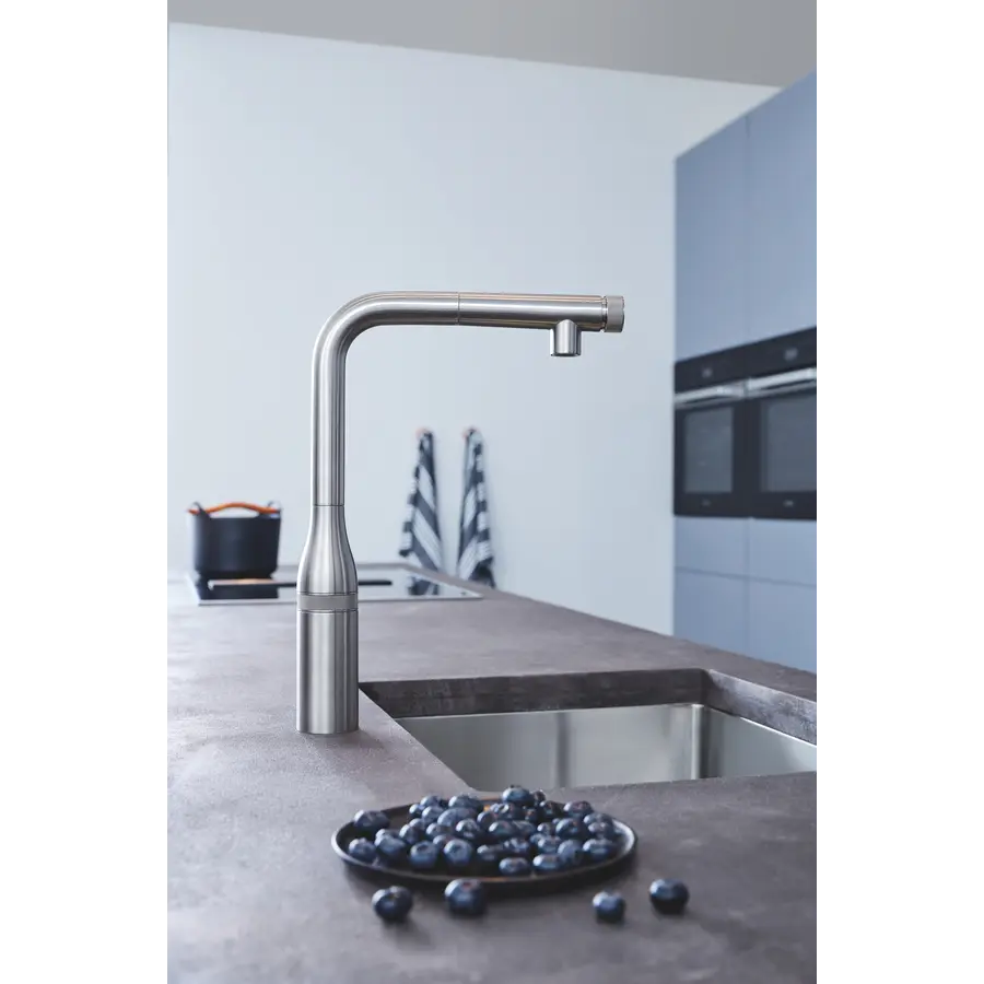 Змішувач для кухні з висувним виливом Grohe Essence SmartControl (31615DC0)